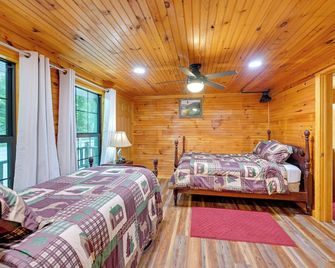 6 Mi to Town Robbinsville Apt with Deck and Grill - Robbinsville - Ložnice