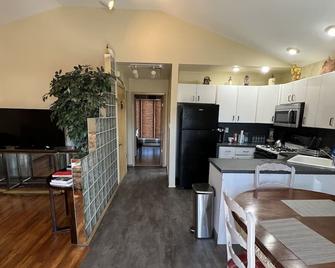 Private Apartment Near Ubs Arena &jfk - Elmont - Kitchen
