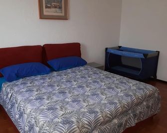 Quiet apartment in Mendrisio 10 minutes from Lake Como - Mendrisio - Bedroom