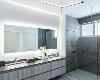 Ellipse Resort, Grace Bay /Jr Suite One Bedroom with Grace Bay Street View - Grace Bay