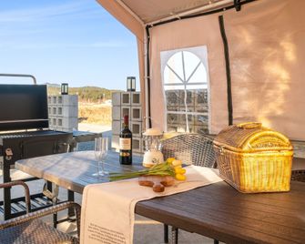 Goseong Hoostay Caravan Pension - Goseong - Balcón