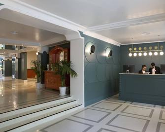 Petit Palace Puerta de Triana - Seville - Front desk
