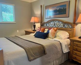 Beat The Heat In The Starlight Suite! - Coquitlam - Bedroom