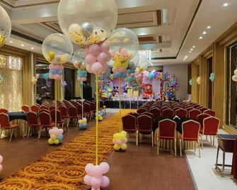 Hotel Amora - Rajnandgaon - Rajnandgaon - Comedor