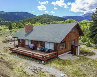 Elk Hills Haven Cabin - McAllister - Building