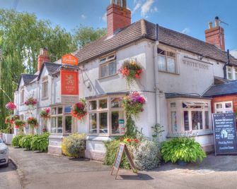 The White Lion Inn - Oakham - Building