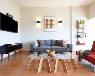 Red by HolyGuest - Tel Aviv - Living room