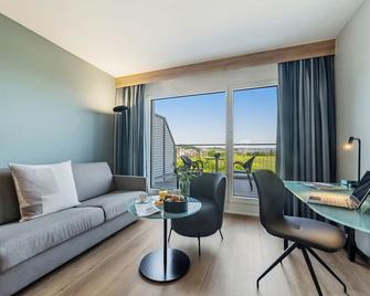 Seedamm Plaza - Zurich - Living room