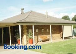 Culcairn Motor Inn - Culcairn - Building