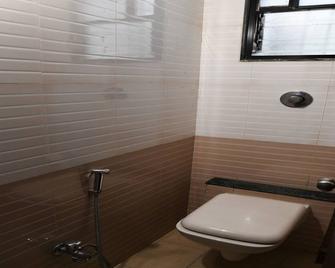 OYO 13158 Ornate - Hinjewadi - Bathroom