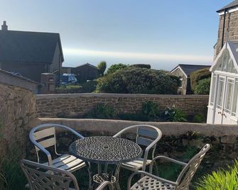 Tin Miner's Cottage by the coast - Lands End - Balcony