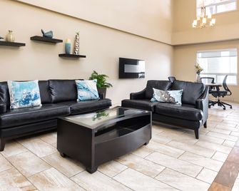 Home Inn & Suites Lloydminster - Lloydminster - Huiskamer