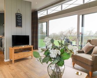 Cedar Lodge - Newark-on-Trent - Living room