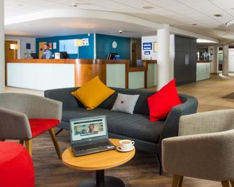 Holiday Inn Express Newport By IHG - Newport - Lounge