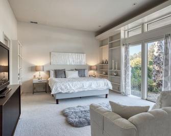 Waterfront Hawaiian Oasis - Santa Venetia - Bedroom