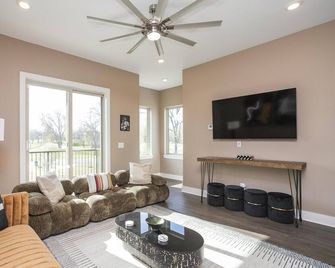 Bluegrass Bungalow 2 | Parkside Views | Nashville Vibes - Pleasant View - Sala de estar