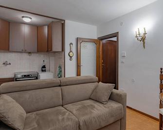 Via Roma 44 - Yourplace Abruzzo - Roccaraso - Living room