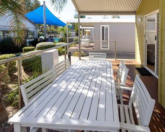 Big4 Deniliquin Holiday Park - Денілікві - Балкон