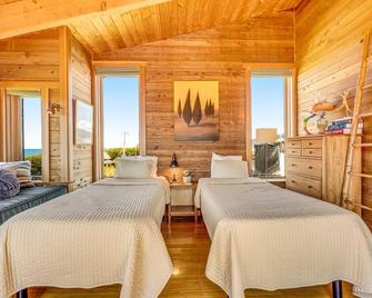 Two-Story Oceanfront Home with Gorgeous Pacific Ocean Views - Westport - Bedroom