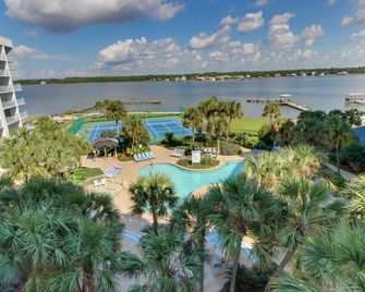 Spacious condo with pool & hot tub - tennis available on-site - Gulf Shores - Pool