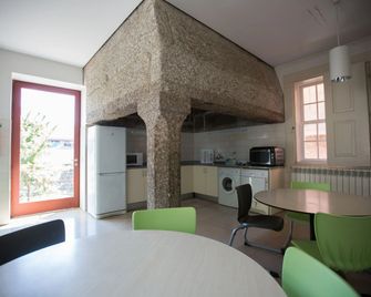HI Guimaraes - Pousada de Juventude - Guimarães - Comedor