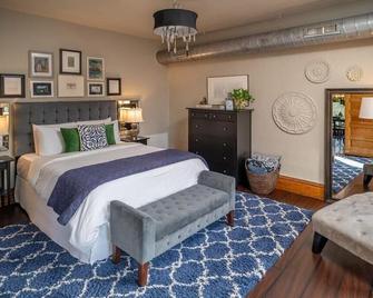 Quinnimont at Lafayette Flats - Fayetteville - Bedroom