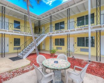 Key Largo Inn - Key Largo - Innenhof