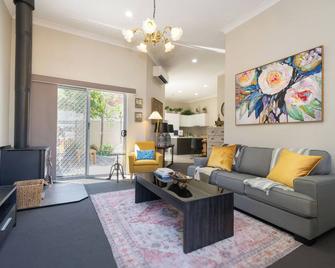 Cottage D'Or - Ballarat - Living room