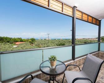 Ftery - Skala Rachoniou - Balkon