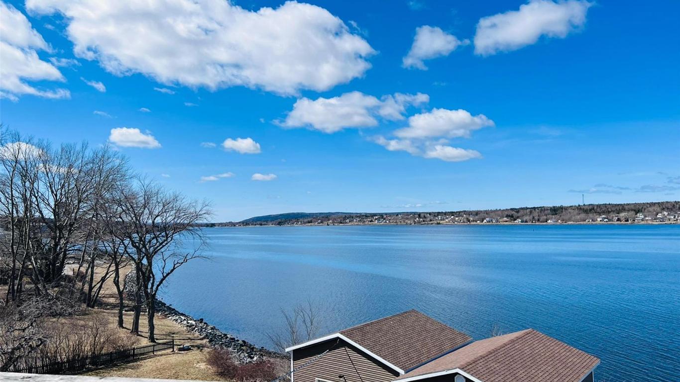 Harbourview Inn & Suites