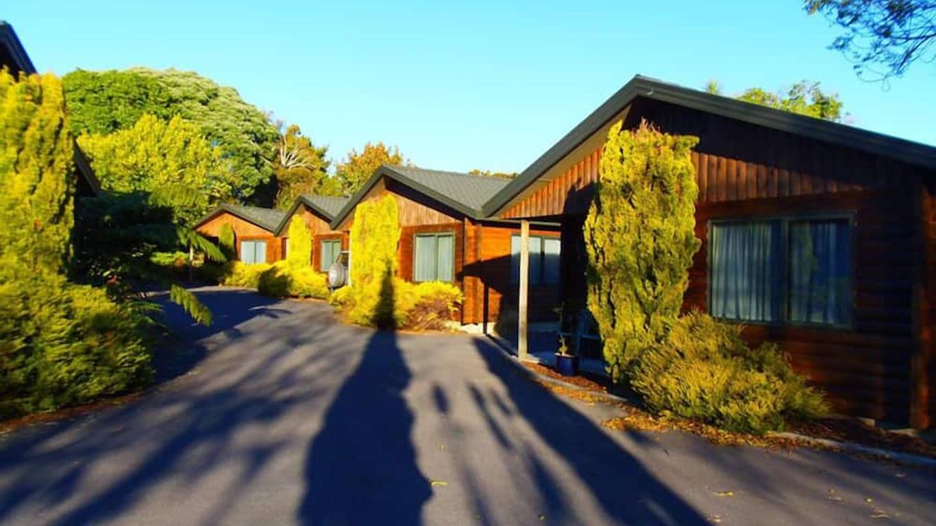 Cottage Park Travel Lodge & Conference Centre