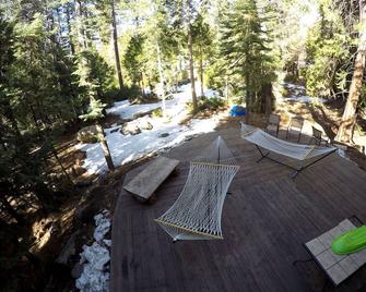 Natal Granite Multi-Family Retreat, Fast Wifi, Ac, Shaver Lake Forested Area - Shaver Lake - Patio