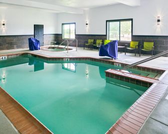 Comfort Suites Ardmore - Ardmore - Piscina