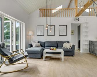 3 bedroom gorgeous home in Lundby - Lundby - Sala de estar