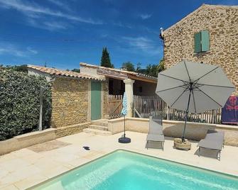 renovated mas in Provence - Mérindol-les-Oliviers - Piscina