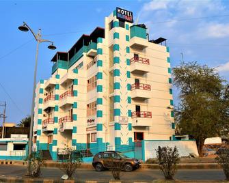 Hotel Bluray - Belgaum - Building