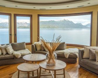 El Faro Boutique Hotel & Spa by DON - Villa La Angostura - Olohuone