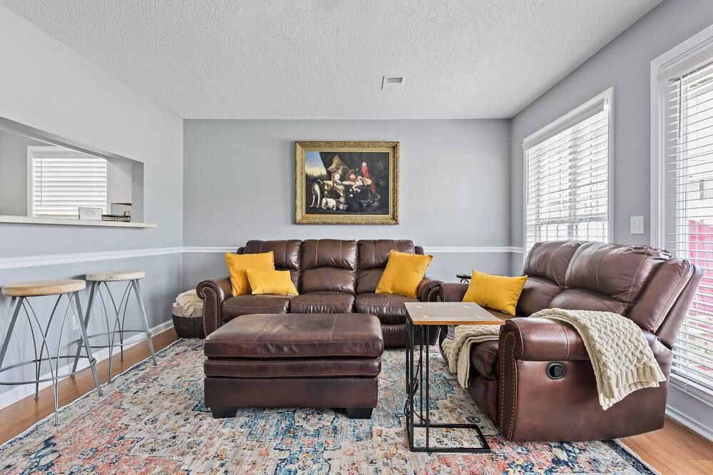 J&y Family 3br/2.5ba / Luxurytownhouse - Enterprise - Obývací pokoj