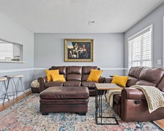 J&y Family 3br/2.5ba / Luxurytownhouse - Enterprise - Huiskamer