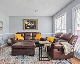J&y Family 3br/2.5ba / Luxurytownhouse - Enterprise - Obývací pokoj