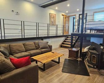 Lovely Loft On The Water, With Free Park - Laval - Salon