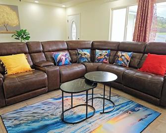 Beautiful Paradise Park Hale - Keaau - Pokój dzienny