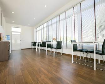 J-House Phetchaburi - Phetchaburi - Essbereich