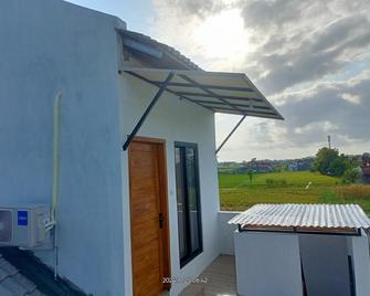 Fika Guesthouse - Banyuwangi - Balcón