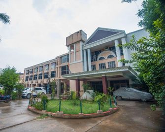 Hotel Raj Villas Rewa - Rewa - Building