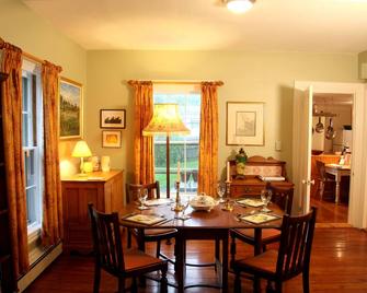 Elegant 2-Bedroom Apartment in Historic 1862 Sea Captain's House. Pets welcome. - Rockland - Dining room