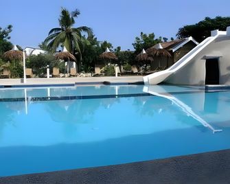 Marcosas Cottages Resort - Moalboal - Bazén