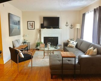 Norfolk Beach Cottage Rental - נורפולק - סלון