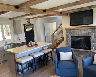 Direct Waterfront Rental - Diamond Point - Comedor