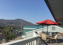 Oakhurst Lodge - Oakhurst - Balkon